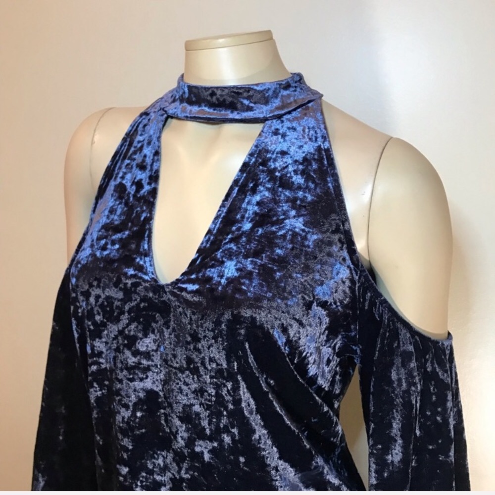 American Eagle Blue Velvet Cold shoulder Top S - Picture 3 of 5